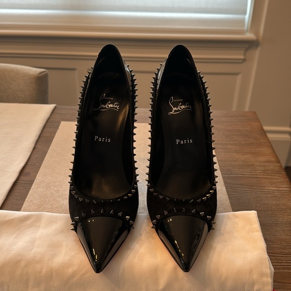 Christian Louboutin's Duvette Spikes pumps European size 40






Made in Italy - Picture 9 of 12